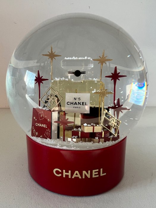 Chanel - Lumisadepallo Snow Globe