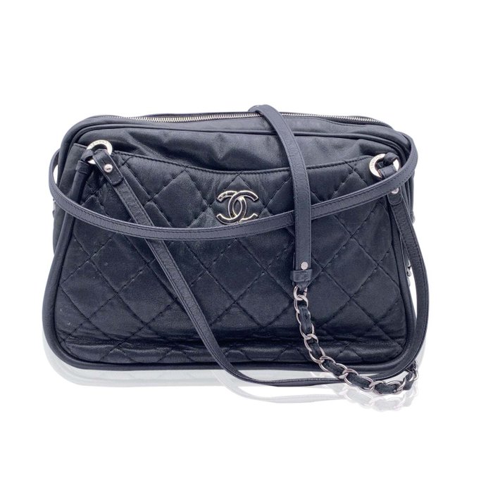 Chanel - Black Quilted Leather Relax CC Tote Camera - 挂肩式皮包