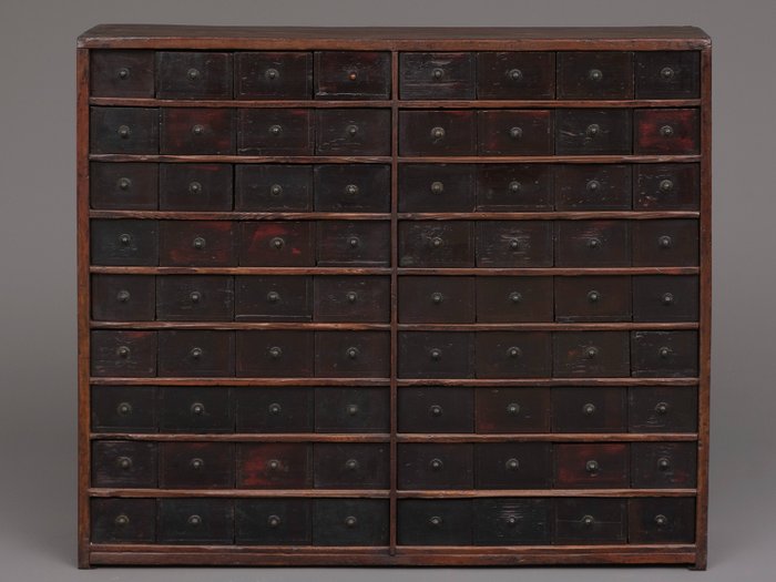 Apothecary cabinet 薬笥 (kusuri’dansu) - Sugi (ceder) hout - Japan - Tweede helft Edo-periode (18e/eerste helft 19e eeuw)