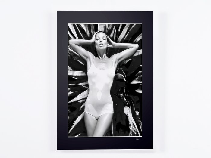 KATE MOSS - Portrait - Fine Art Photography - Luxury Wooden Framed 70X50 cm - Limited Edition Nr 01 of 30 - Serial ID 16838 - Original Certificate (COA), Hologram Logo Editor and QR Code