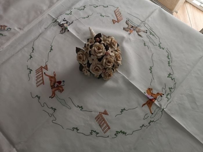 Toalha de mesa redonda x8 em linho puro com bordado à mão em ponto de cetim - Toalha de mesa - 178 cm