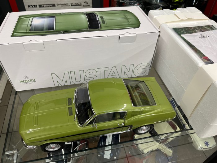 Norev 1:12 - Kilpa-auton pienoismalli -Ford Mustang Fastback GT 1968 - Rajoitettu erä 750 kpl