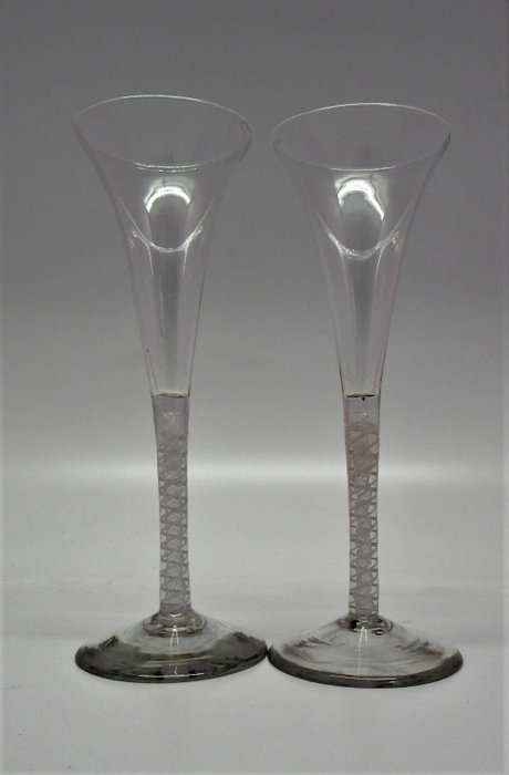 Image 3 of 18th Century Opaque Twist Champagne Glasses c1760 (2) - Georgian - lead glass