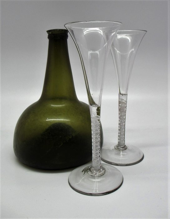 Image 2 of 18th Century Opaque Twist Champagne Glasses c1760 (2) - Georgian - lead glass