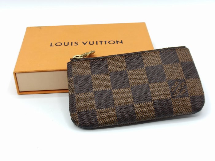 Louis Vuitton - Port Cles Pastilles LV Logo Bag Charm - Catawiki