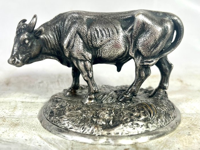 Preview of the first image of Dans le goût de Rosa Bonheur - Sculpture, cow (1) - Bronze (silvered) - 20th century.