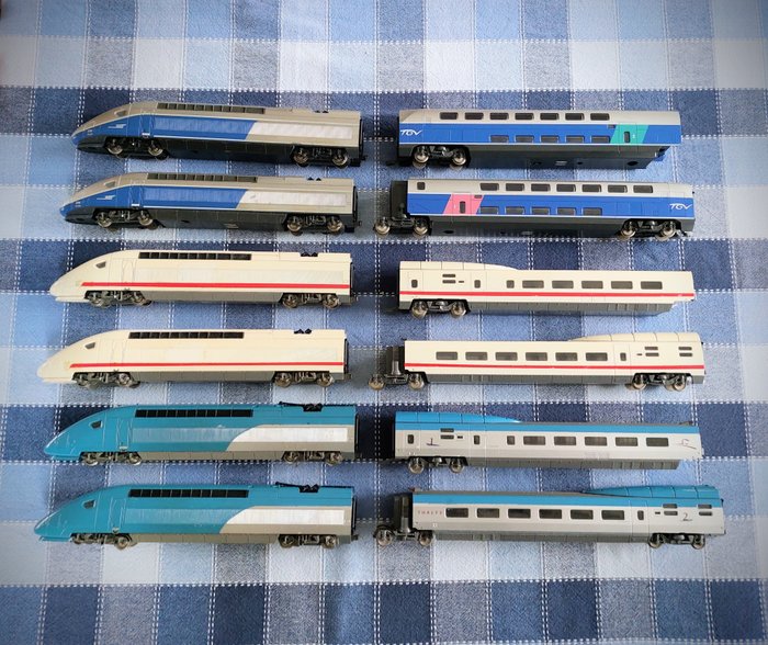 Preview of the first image of Mehano H0 - Train unit - 3 TGV sets, 2 repainted - SNCF.
