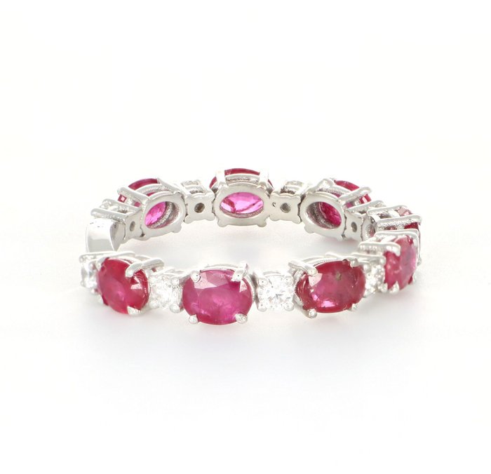 Preview of the first image of " No Reserve Price " - 18 kt. White gold - Ring - 2.40 ct Ruby - Diamonds.