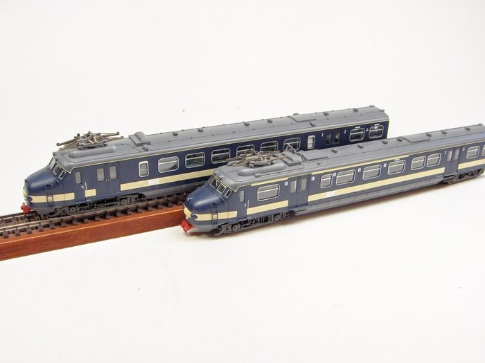 Preview of the first image of Piko H0 - 57375 - Electric locomotive - Hondekop Mat '57 with decoder in blue Benelux version - NS.