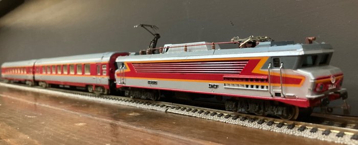 Preview of the first image of Jouef H0 - 8442 - Electric locomotive, Passenger carriage set - CC 6505 and 2 Grand Confort carriag.