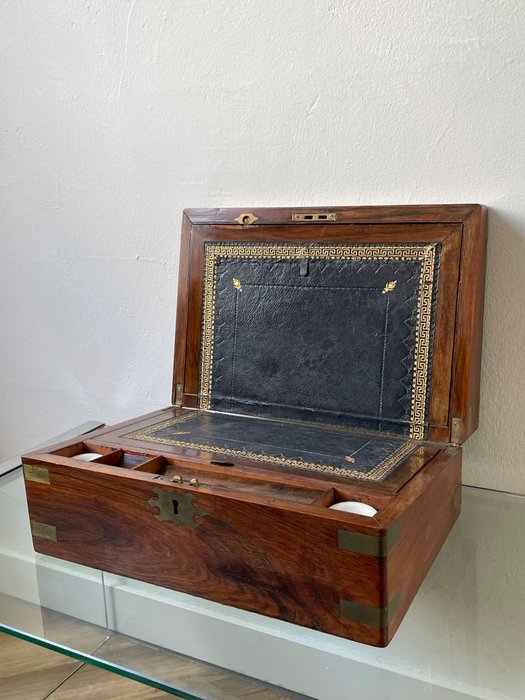 Preview of the first image of Writing slope - Victorian - Copper, Leather, Wood - Second half 19th century.