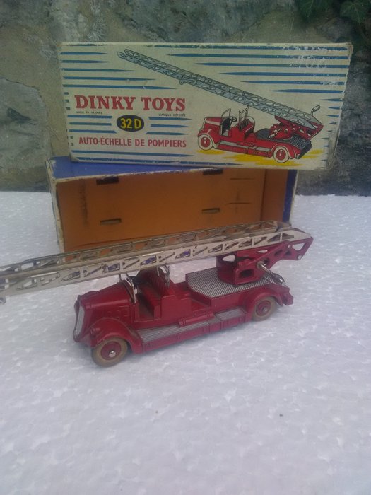 Preview of the first image of Dinky Toys - 1:43 - ref. 32D Auto Échelle de Pompiers.