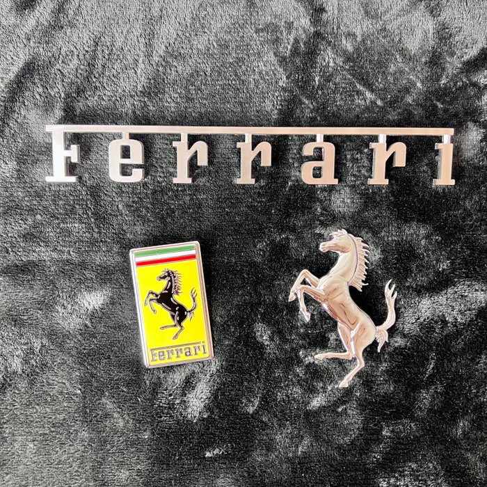 Preview of the first image of Emblem/mascot/badge - Cavallino + Badge anteriore + scritta posteriore - Ferrari - After 2000.