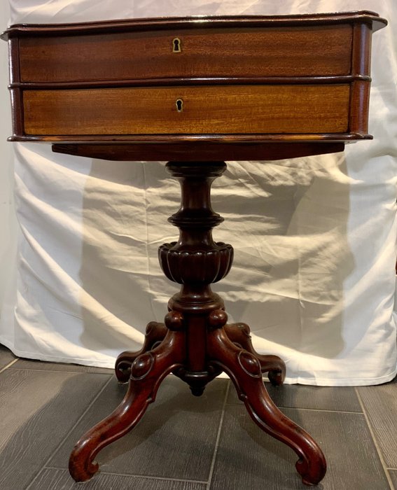 Preview of the first image of Side table, Sewing table/make-up table - Wood - First half 20th century.