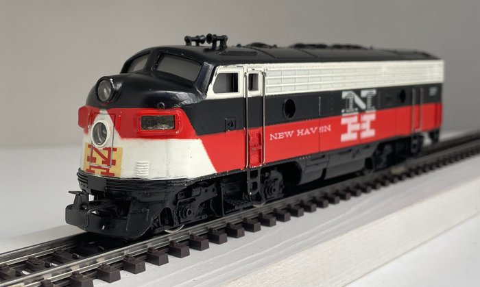 Preview of the first image of Märklin H0 - 4062.2 - Diesel locomotive - EMD B Unit (dummy) - New Haven.