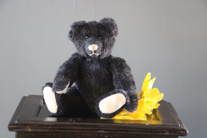 Preview of the first image of Haida, Sonnenberg - Teddy bear black - 1980-1989 - Germany.