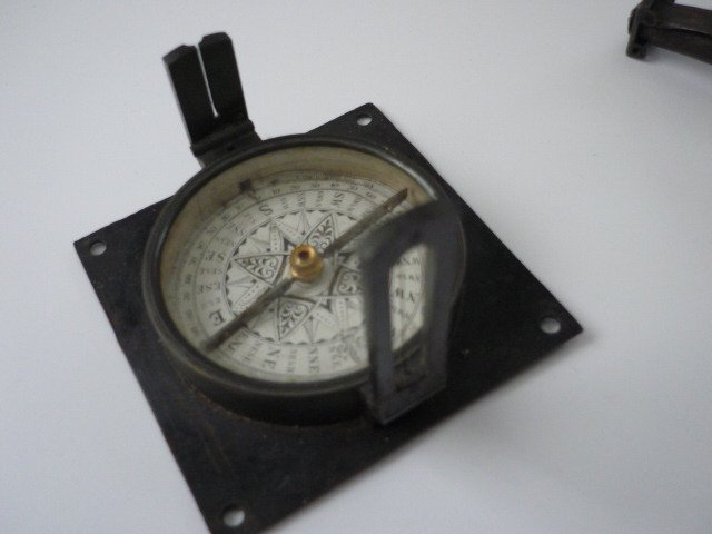 Image 3 of Surveying compass (2) - Brass, Glass - First half 20th century