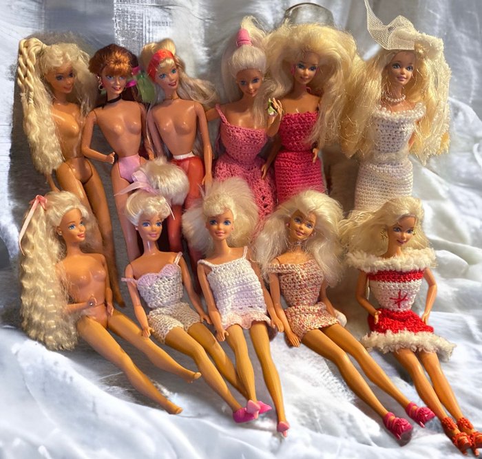 Preview of the first image of Mattel - 11 Barbie dolls.