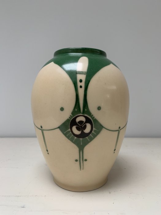 Preview of the first image of In de stijl van Bert Nienhuis - O. & E.G. Royal Austria - Art deco vase (1).
