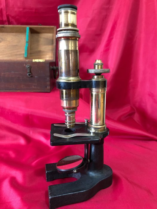 Image 3 of Microscope and accessories, Nachet et fils, Paris - Brass, Iron (cast), slate - Late 19th century