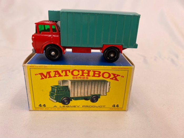 Preview of the first image of Matchbox - 1:64 - Refrigerator Truck Nr. 44.