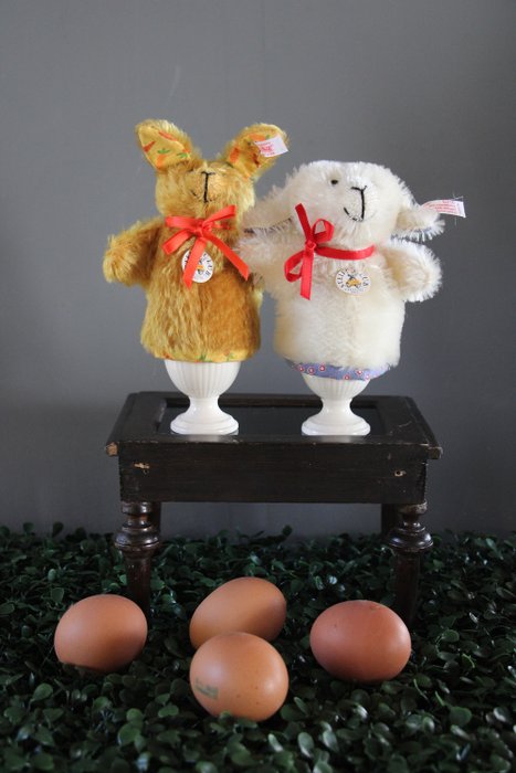 Preview of the first image of Steiff - gelimiteerde clubeditie - EAN 420276 - Egg warmer set Hare & Lamb - 2000-present - Germany.