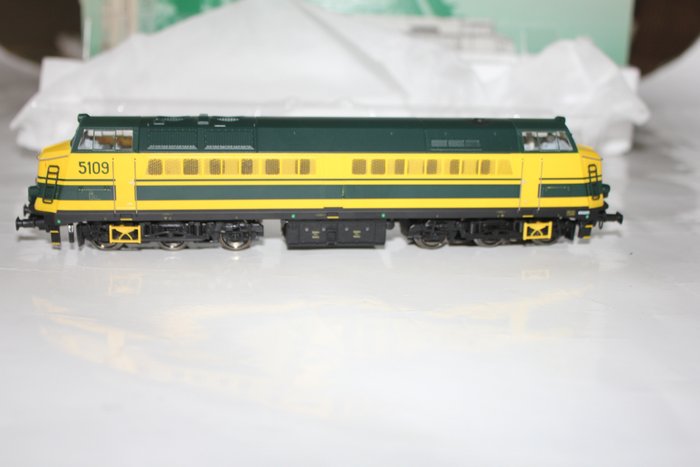 Preview of the first image of Mehano H0 - T258-2274 - Diesel locomotive - Series 51, loco #5109 - NMBS.