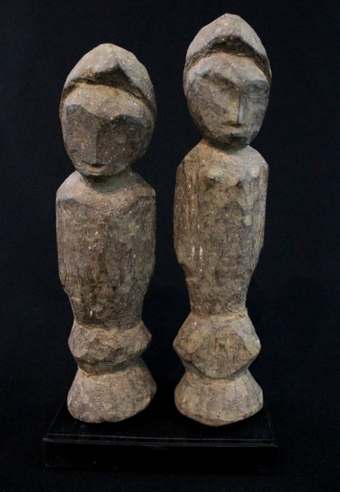 小雕像 - Baule Bo Usu 夫婦在底座上 - 象牙海岸