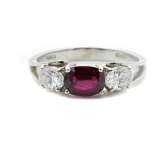 Preview of the first image of 18 kt. White gold - Ring - 0.96 ct Ruby - Diamonds.