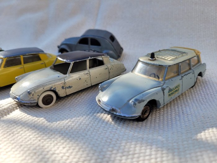 Image 3 of Dinky Toys - 1:43 - Citroen DS 19, ID 19, 2CV