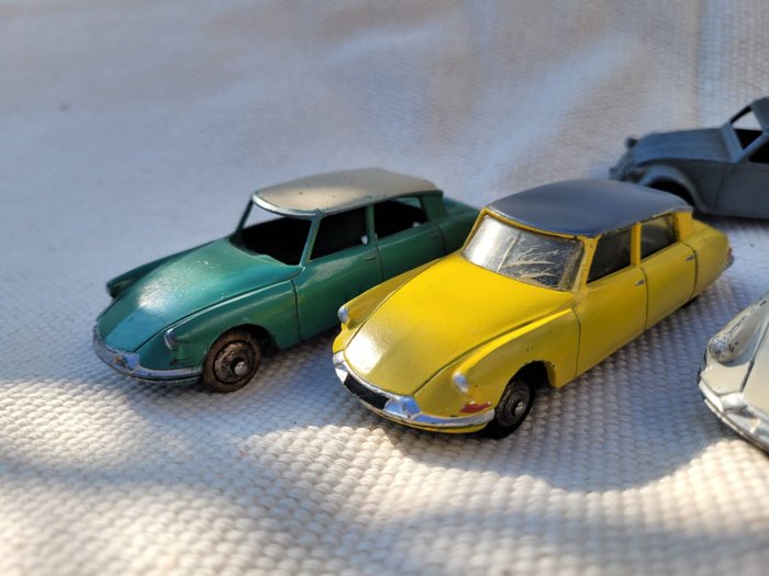 Image 2 of Dinky Toys - 1:43 - Citroen DS 19, ID 19, 2CV
