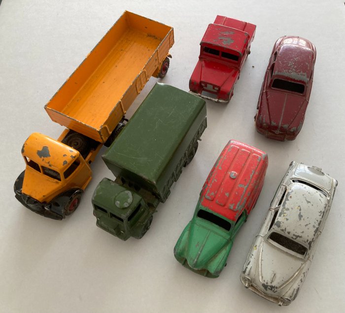 Preview of the first image of Dinky Toys - 1:43 - Vauxhall, Rover, Austin, apmv wagon en Bedford vrachtwagen.