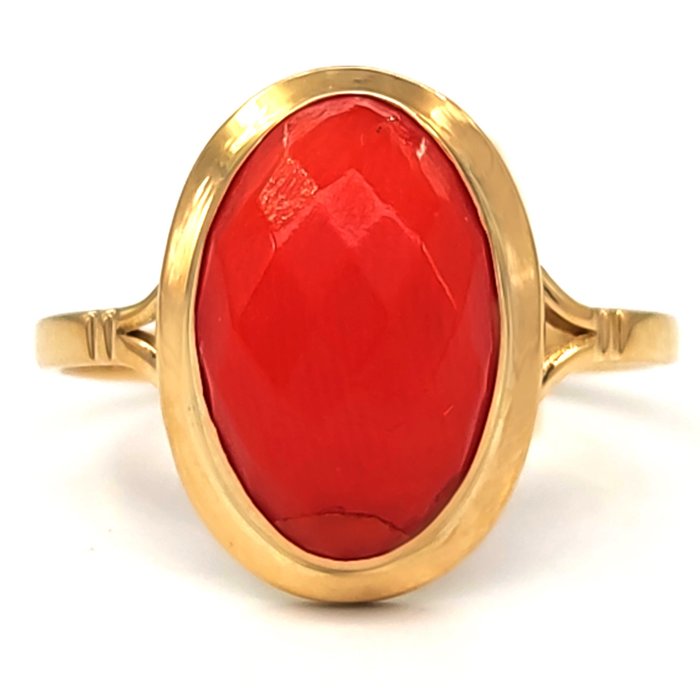 Preview of the first image of 18 kt. Yellow gold - Ring - Mediterranean red coral 8.44 x 12.94 mm.