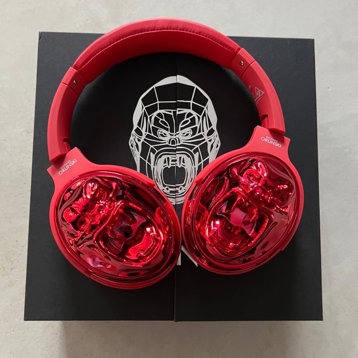 Preview of the first image of Richard Orlinski (1966) - Headphones King Kong - Red Metallic (incl box and COA).