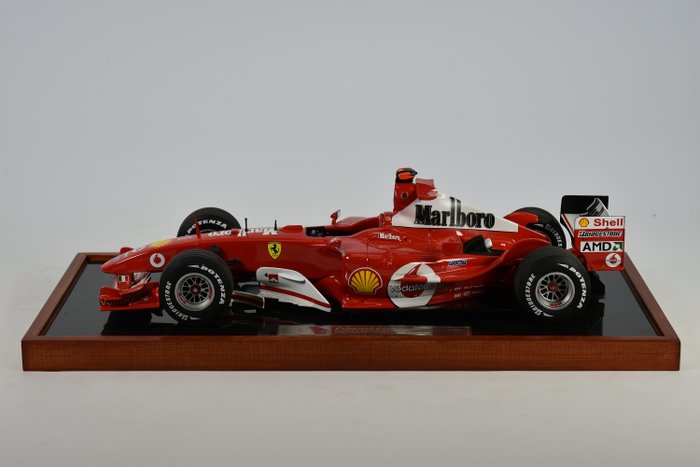Image 2 of MG Model Plus - 1:12 - Ferrari F2004 - Driver Michael Schumacher World Champion 2004