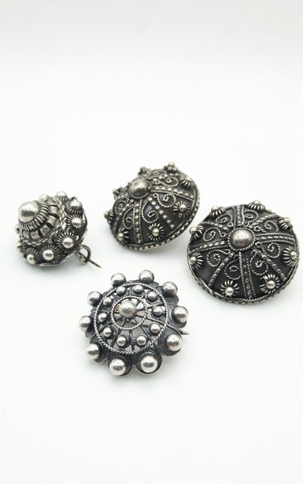 Preview of the first image of Zeeuws - 925 Silver - Brooch, Earrings.