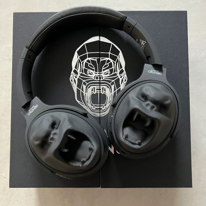Image 2 of Richard Orlinski (1966) - Headphones King Kong - Black matt (incl box and COA)