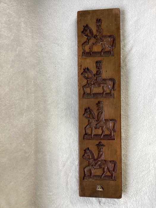 Image 3 of Beautiful double-sided cut gingerbread board - fruit tree wood - 19th century