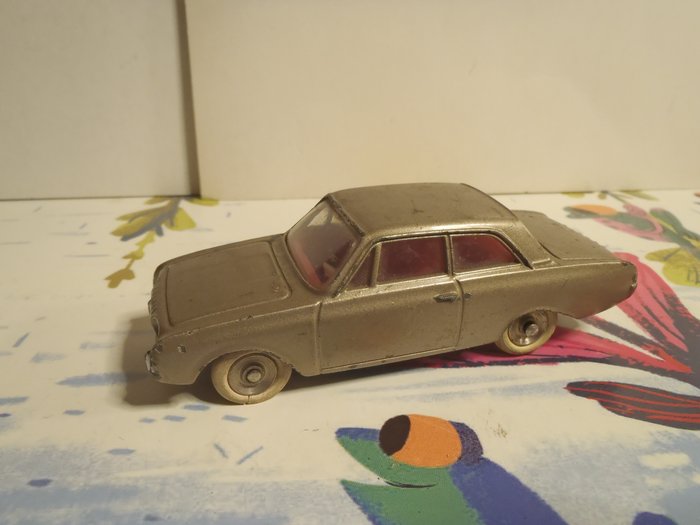 Preview of the first image of Dinky Toys - 1:43 - Ford Taunus 12M - Made in France.