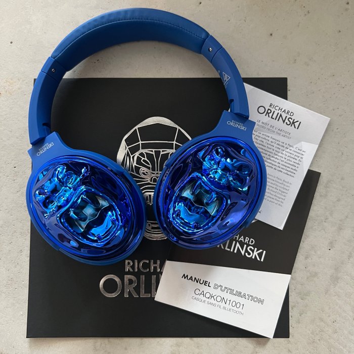 Preview of the first image of Richard Orlinski (1966) - Headphones King Kong - Blue Metallic (incl box and COA).