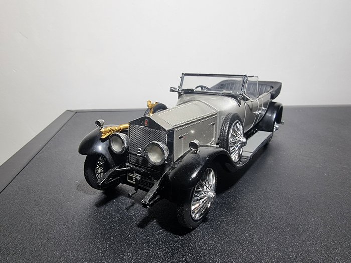 Preview of the first image of Franklin Mint - 1:24 - 1925 Rolls Royce Silver Ghost.