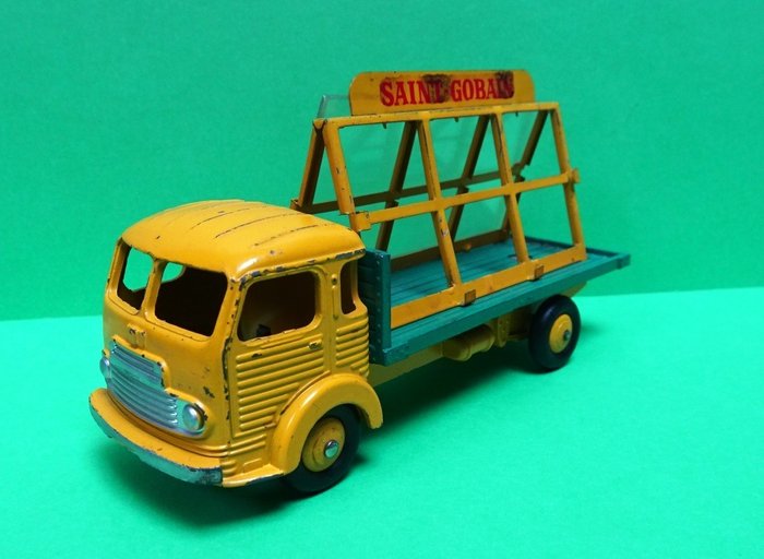 Preview of the first image of Dinky Toys - 1:43 - ref. 33 Simca Cargo Saint Gobain.