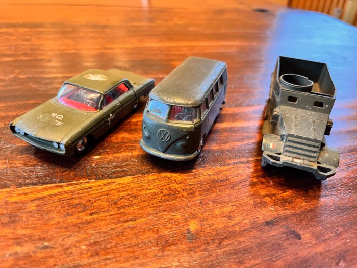 Preview of the first image of Corgi Toys, Dinky Toys - 1:43 - Oldsmobile Super 88, VW T1, Half Track.