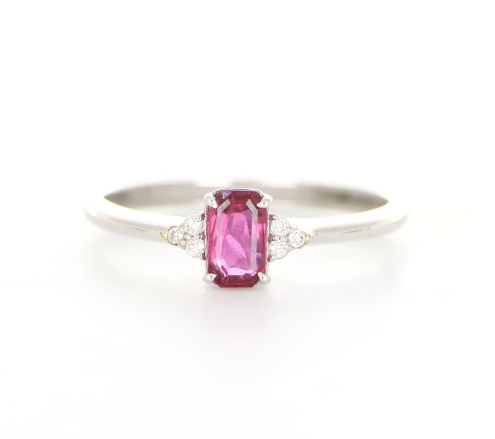 Preview of the first image of 14 kt. Gold - Ring Ruby - Diamonds.