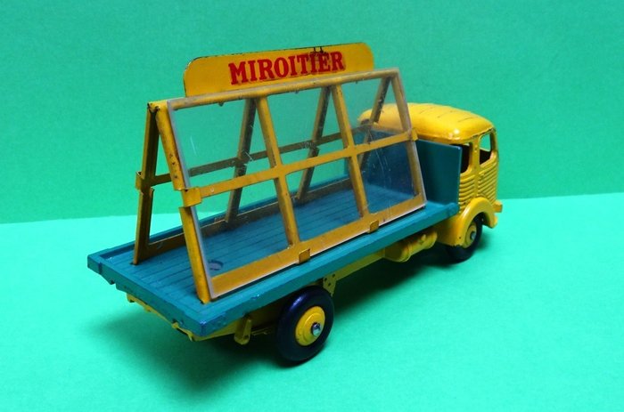 Image 3 of Dinky Toys - 1:43 - ref. 33 Simca Cargo Saint Gobain