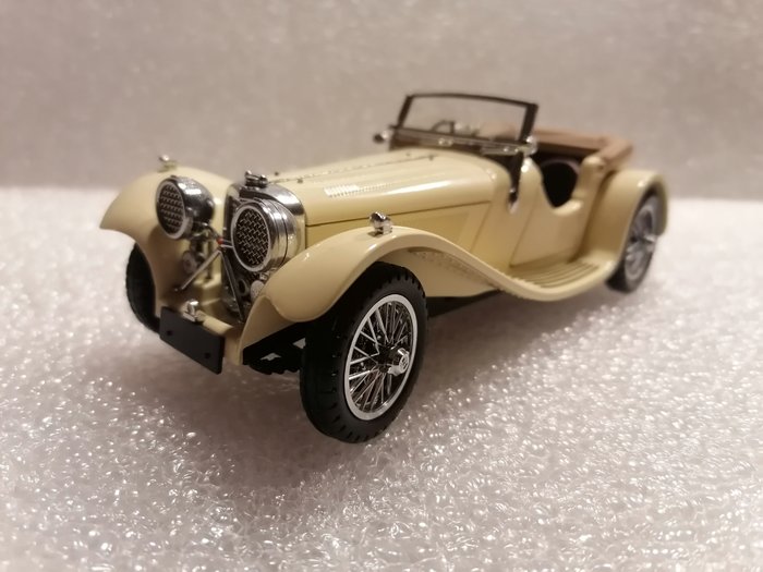 Preview of the first image of Franklin Mint - 1:24 - Jaguar SS 100 - 1938 made in Germany..