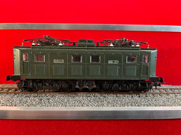 Preview of the first image of Jouef H0 - 834800 - Electric locomotive - BB27 ''Biquette'' ep III - SNCF.