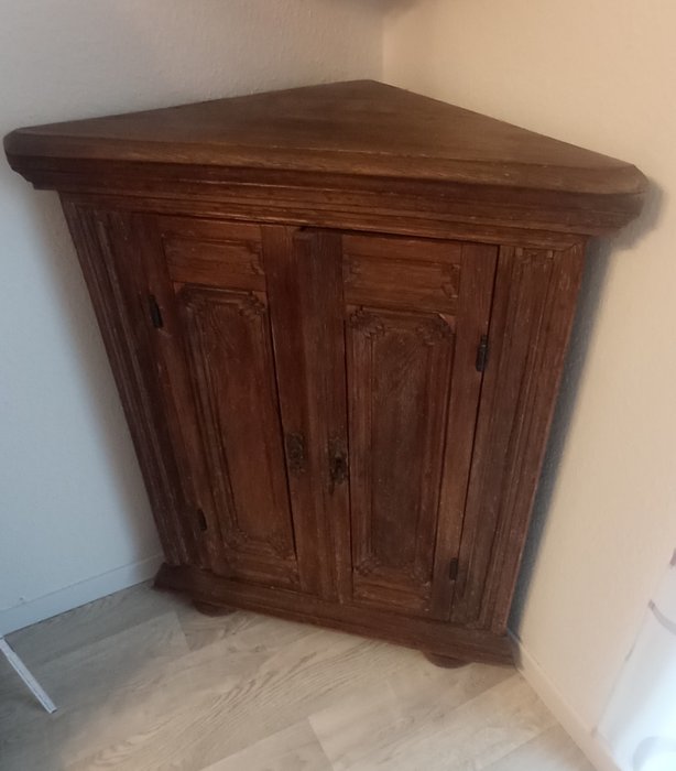 Preview of the first image of Corner cabinet - Oak - 19th century.