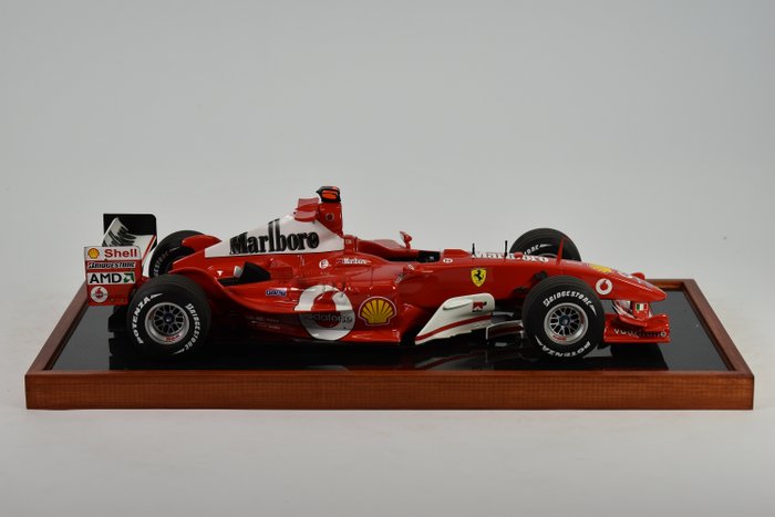 Image 3 of MG Model Plus - 1:12 - Ferrari F2004 - Driver Michael Schumacher World Champion 2004