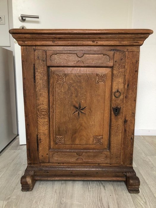 Preview of the first image of Cabinet, milk cabinet - Oak - Mid 19th century.